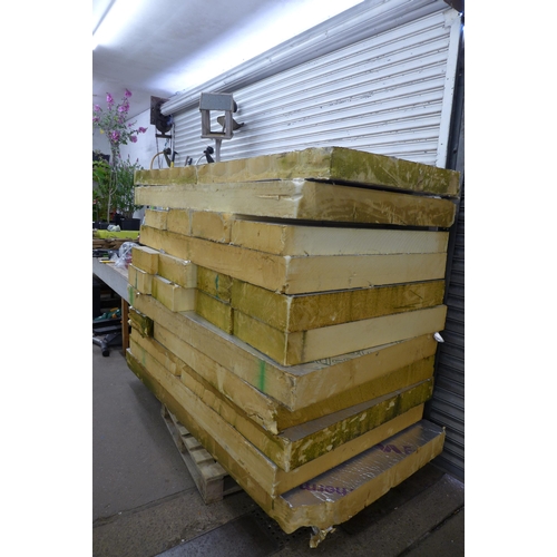 2225 - A large pallet of insulation boards in assorted sizes and depths *This lot is subject to VAT