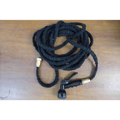 2226 - 7 extendable garden hoses