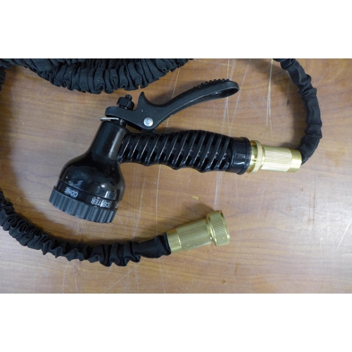 2226 - 7 extendable garden hoses