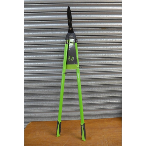 2233 - A Draper 3 piece loppers/shears and secateur set and Draper edging shears