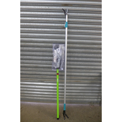 2239 - A Draper telescopic pruner and extendable tree pruner