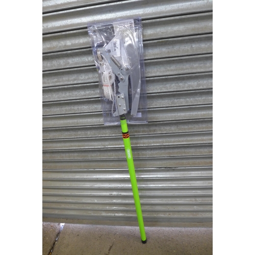 2239 - A Draper telescopic pruner and extendable tree pruner