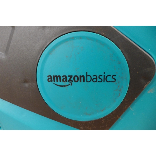 2244 - An Amazon Basics retractable hosepipe and reel