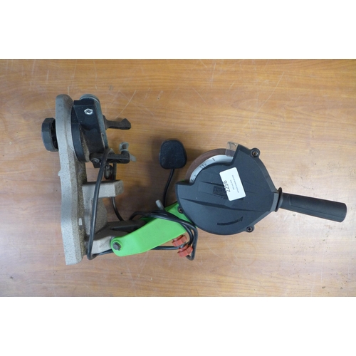 2256 - A Spear and Jackson ARG-6098 electric chainsaw and Florabest FSG 85D1 240V electric sharpener