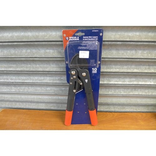 2257 - A Spear and Jackson ratchet mini lopper and a set of Silverline 500mm hedge shears