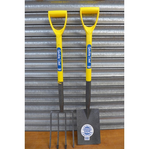 2262 - A Draper fork and spade set and two bow saws  *This lot is subject to VAT