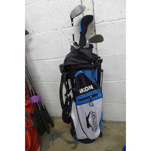 2271 - 2 sets of childrens/junior golf clubs with bags including Slazenger Ikon and Dunlop DDH and a quanti... 