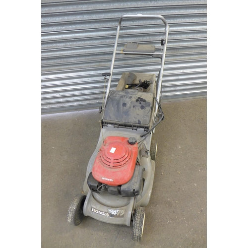 2272 - A Honda HRB475 petrol driven lawn mower with collector bag