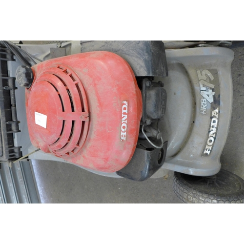 2272 - A Honda HRB475 petrol driven lawn mower with collector bag