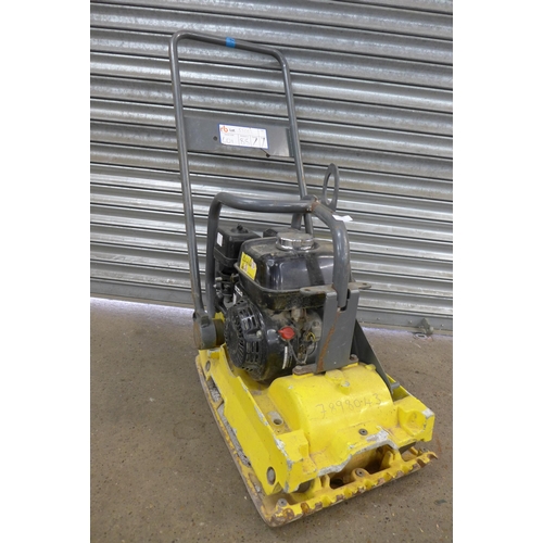 2281 - A Honda FDG1 petrol engine wacker plate