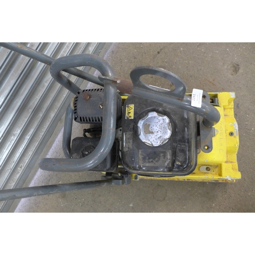 2281 - A Honda FDG1 petrol engine wacker plate