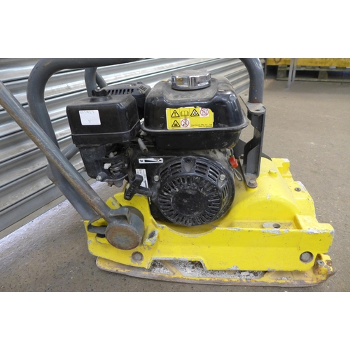 2281 - A Honda FDG1 petrol engine wacker plate