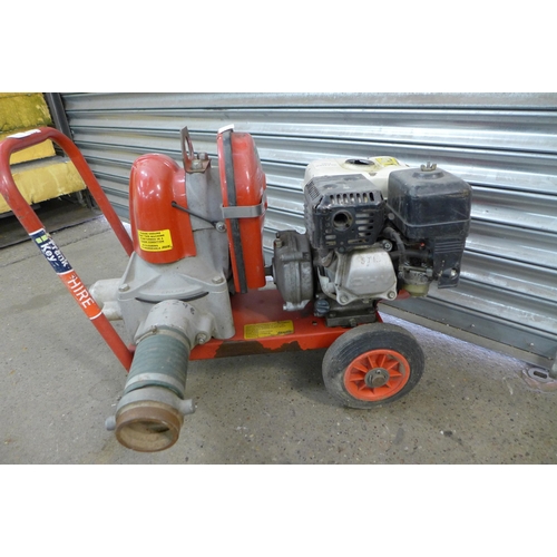 2289 - A Hilta Sprite petrol powered trolley water pump