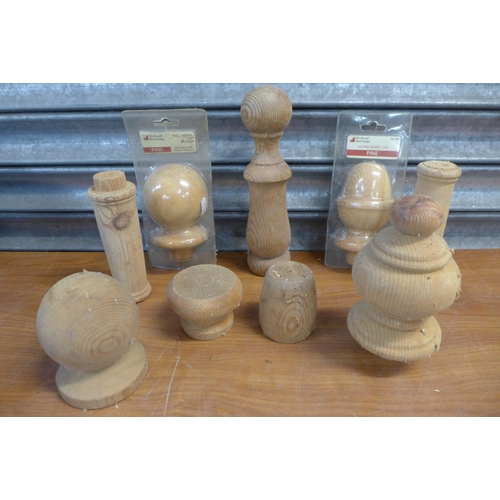 2312 - A box of approx 30 pine finials