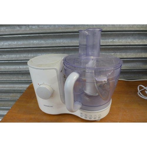 2322 - A quantity of electronic items including an Elechomes cool and warm mist ultra sonic humidifier, a T... 