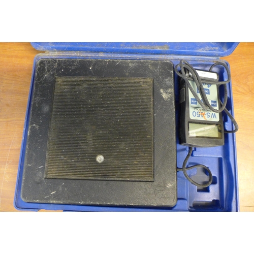 2379 - A WS-150 digital weighing scale with case