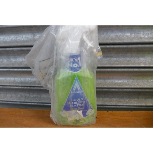 2389 - A quantity of chemical cleaning products including domestic stove glass cleaner, Domestos, Kilrock m... 