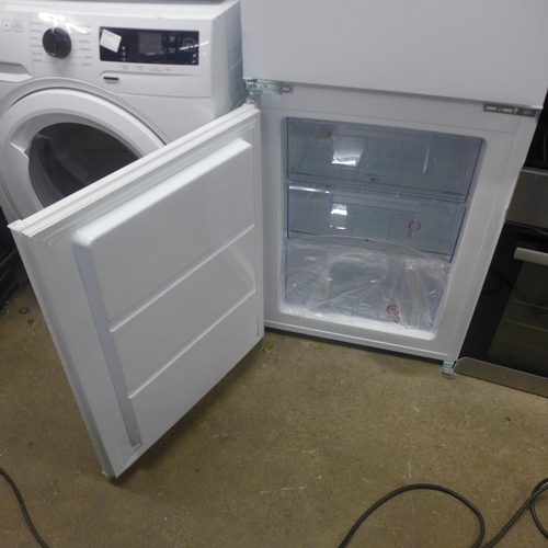 2182 - A Zanussi ZNLN18FS1 integrated 60/40 tower fridge freezer