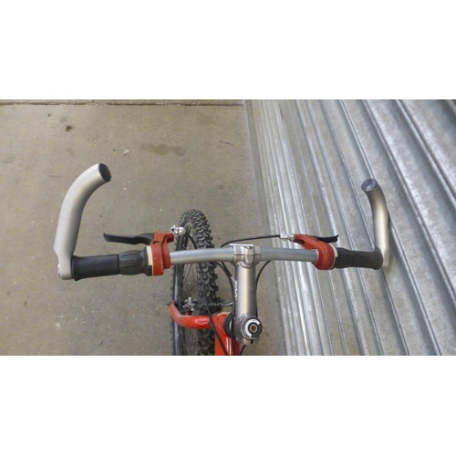 2196 - A Raleigh Max R1 7005 aluminium framed mountain bike