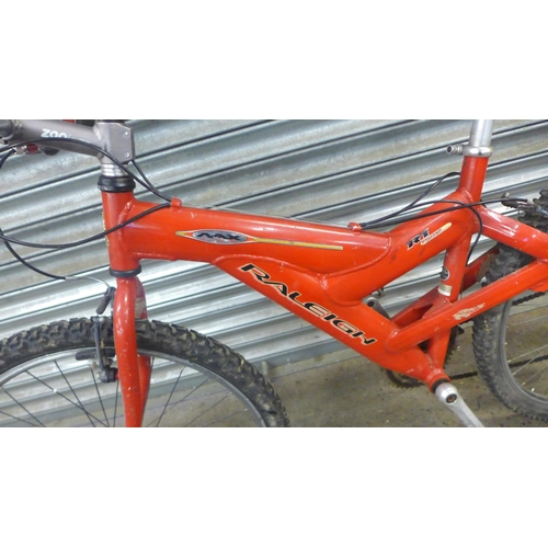 2196 - A Raleigh Max R1 7005 aluminium framed mountain bike