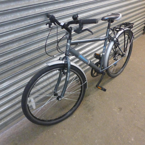 2202 - A Falcon Explorer road bike with mud guards and pannier rack - police repossession