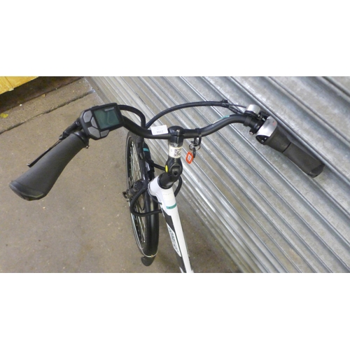 2204 - A Neomouv Kalyso front suspension electric bike with step through frame - sold with keys but no batt... 