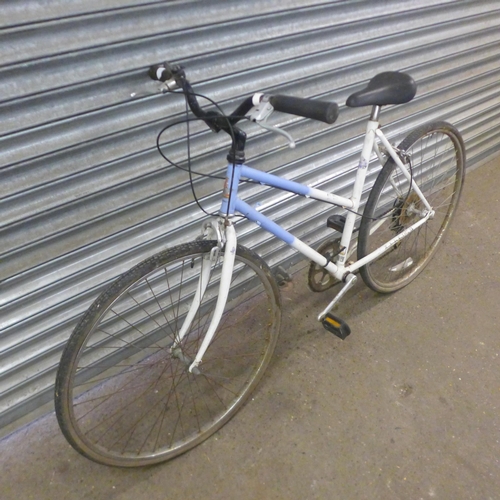 2210 - Two lady's Raleigh bikes including a Raleigh Metro with step through frame, pannier rack and a pair ... 