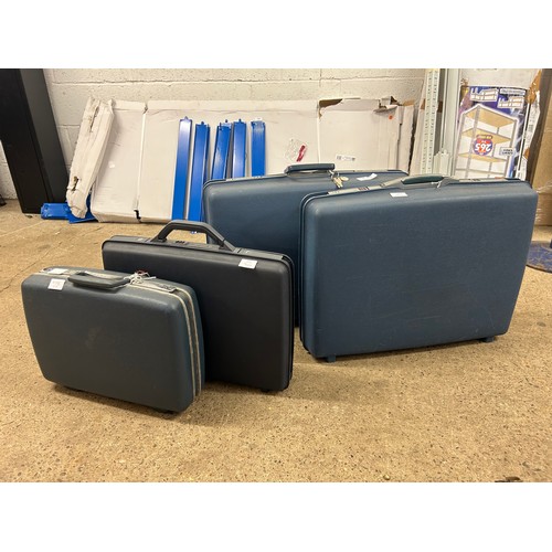 2392 - 4 assorted Samsonite On Board luggage and briefcases