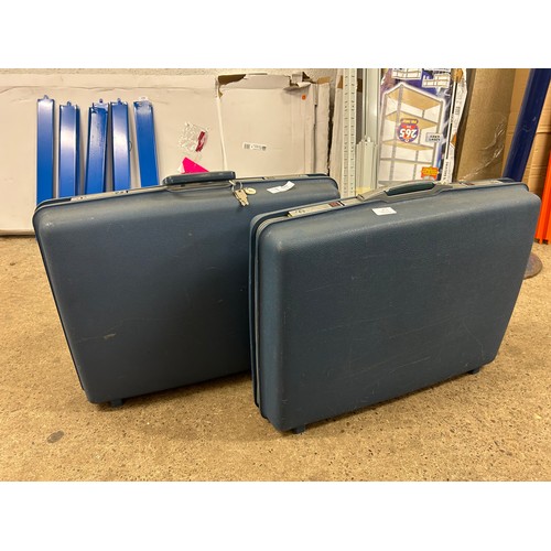 2392 - 4 assorted Samsonite On Board luggage and briefcases