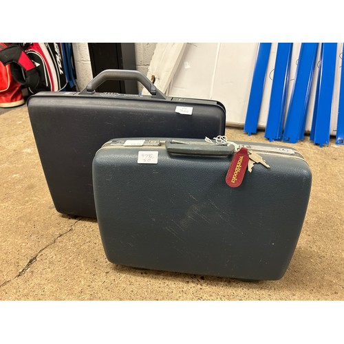 2392 - 4 assorted Samsonite On Board luggage and briefcases