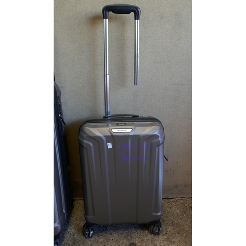 3012 - Samsonite 2pc luggage set (Broken Handle) (324-340) *This lot is subject to vat