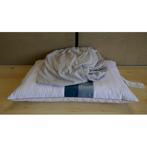 3036 - Sanderson Double Fitted 300Tc Sheet and a Hotel Grand Pillow (324-285) *This lot is subject to vat