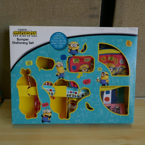 3070 - 5 x Minions Bumper Stationery set         (324-412) *This lot is subject to vat