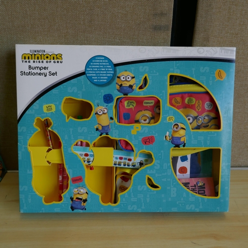 3071 - 5 x Minions Bumper Stationery set         (324-413) *This lot is subject to vat