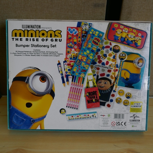 3071 - 5 x Minions Bumper Stationery set         (324-413) *This lot is subject to vat