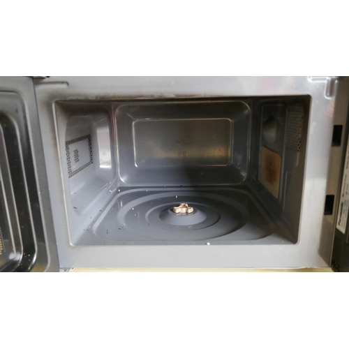 3073 - Panasonic Solo Black Microwave (Missing Plate) (324-272) *This lot is subject to vat