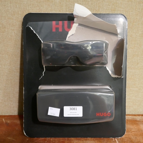 3081 - Hugo Mens Clam Sun Glasses (324-253) *This lot is subject to vat