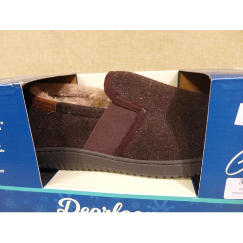 3187 - 2 pairs of Dearfoam brown slippers - size L  *This lot is subject to VAT