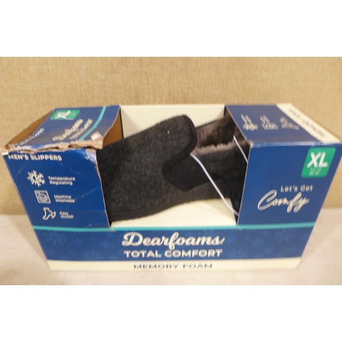 3189 - 2 pairs of Dearfoam mixed style/colour slippers - size XL  *This lot is subject to VAT