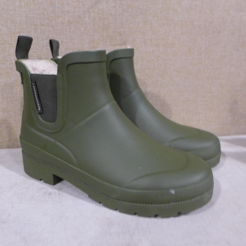 3192 - 2 pairs of olive green ladies ankle wellies - both size UK4  *This lot is subject to VAT