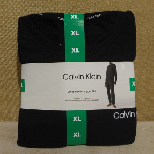 3210 - Box of Calvin Klein loungewear - size XL  *This lot is subject to VAT