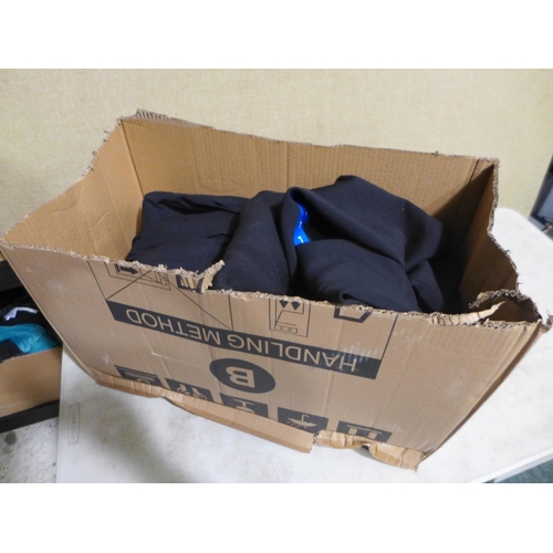 3213 - Box of mixed sizes/style mens trousers/bottoms  *This lot is subject to VAT