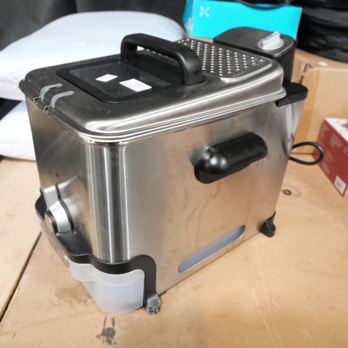 3396 - Tefal Fryer - Model Fr804140         (324-183) *This lot is subject to vat