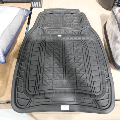 3403 - Michelin Rubber Car Mats (324-207) *This lot is subject to vat