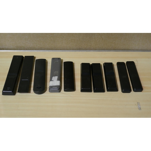 3139F - 5x Sony/2 Philips and Various Remote Controls  (324-415) *This lot is subject to vat