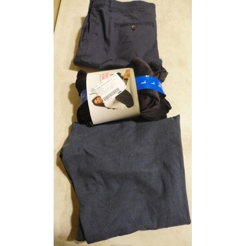 3214 - Box of mixed sizes/style mens trousers/bottoms  *This lot is subject to VAT