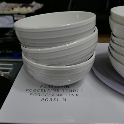 3286 - Mikasa Porcelain 'Swirl' Dinnerware  (323-251) *This lot is subject to VAT