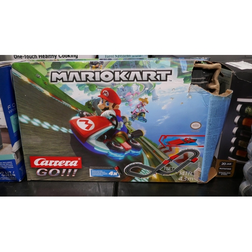 3298 - Two Mario Kart Race Tracks and Mario Kart R/C cars (323-206,284,285) *This lot is subject to VAT