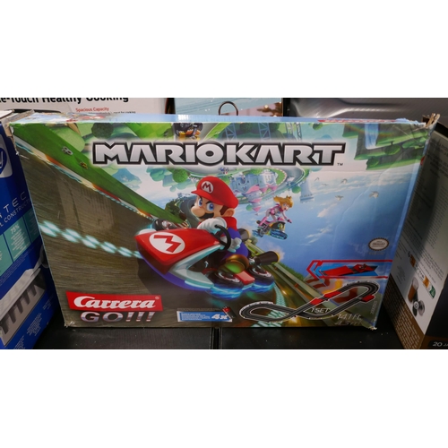 3298 - Two Mario Kart Race Tracks and Mario Kart R/C cars (323-206,284,285) *This lot is subject to VAT