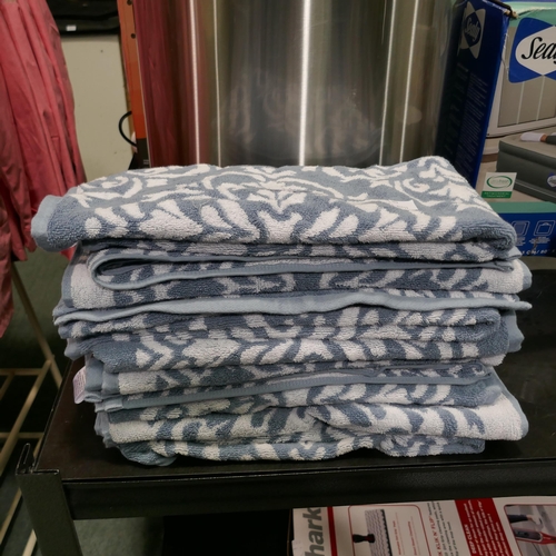 3302 - Quantity of Martha Stewart Jacq Hand Towels (323-539-543) *This lot is subject to VAT